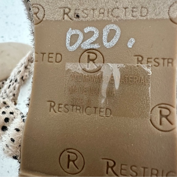 New Restricted Faux Fur Animal Print Sport Flat Sandals Comfortable Snap Close 9 - Picture 6 of 7